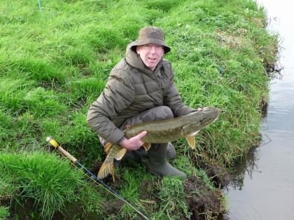 Eduard met grote snoek